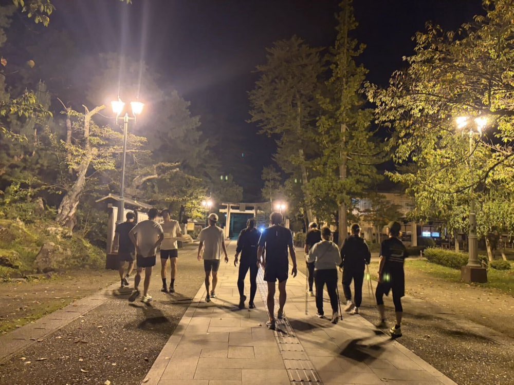 上杉 Run&Walk 2026.9.30 夜の上杉城址園を歩く様子